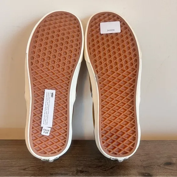 VANS Cozy Hug Unisex Slip On Shoe Size 9 or 10.5 #093