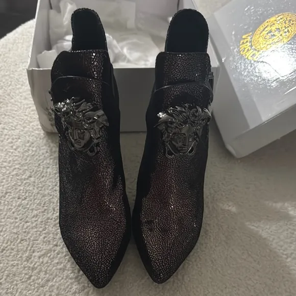 Versace Black Heeled Shoes with Luxurious Finish