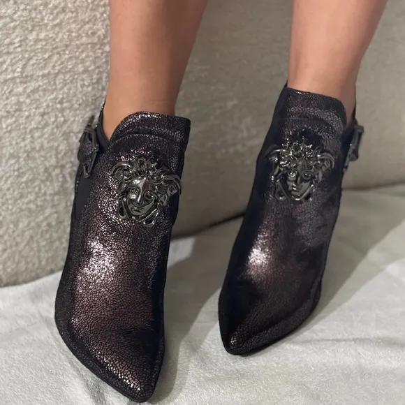 Versace Black Heeled Shoes with Luxurious Finish