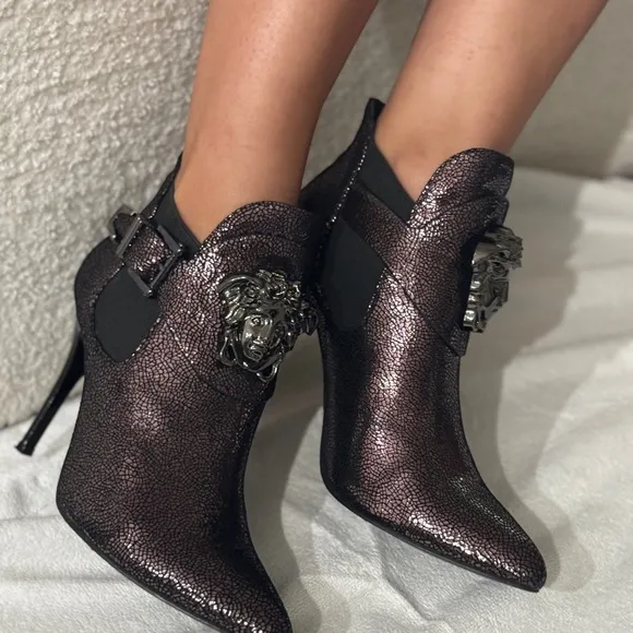 Versace Black Heeled Shoes with Luxurious Finish