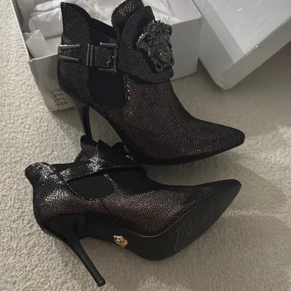Versace Black Heeled Shoes with Luxurious Finish
