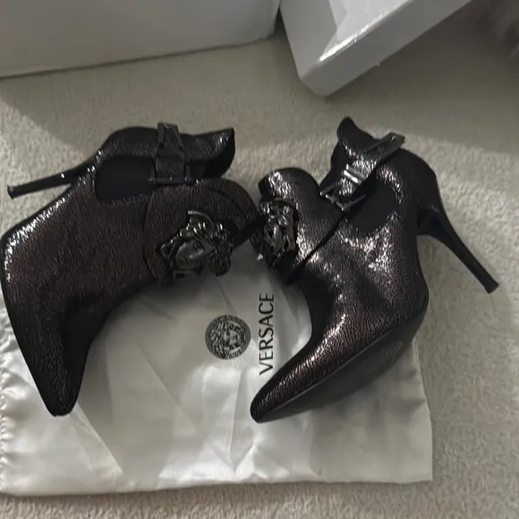 Versace Black Heeled Shoes with Luxurious Finish