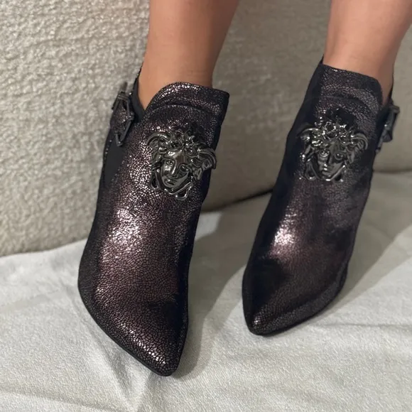 Versace Black Heeled Shoes with Luxurious Finish