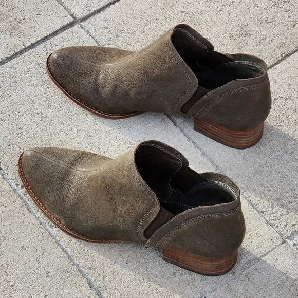 Vince Camuto Carlal Taupe Leather Booties Luxury Silk Goat Texture Ankle Boots