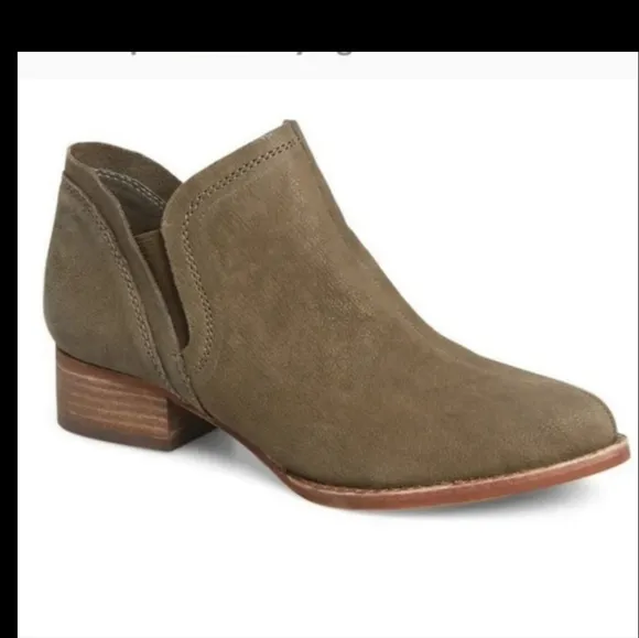 Vince Camuto Carlal Taupe Leather Booties Luxury Silk Goat Texture Ankle Boots