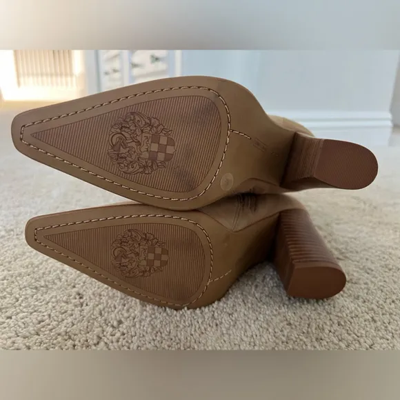 Vince Camuto Derika LeatherBoot. Size 5/35