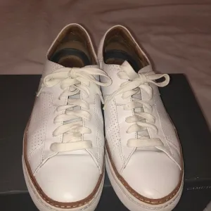 Vince Camuto leather sneakers size 8​​​
