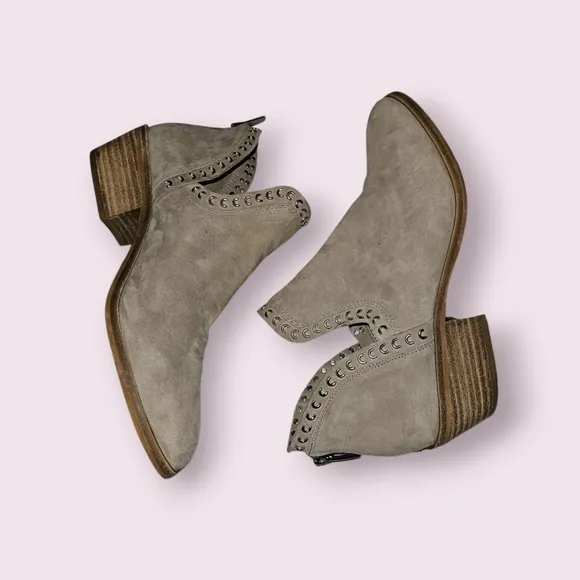 Vince Camuto Prafinta Ankle Boots (Booties) Women's Size 8.5 Taupe