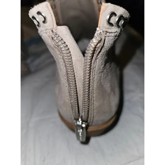 Vince Camuto Prafinta Ankle Boots (Booties) Women's Size 8.5 Taupe
