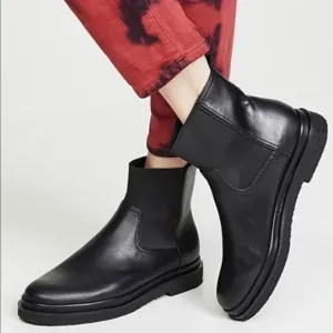VINCE Litton Water Repellent Chelsea Boot on Black - EUC! - U.S. 8
