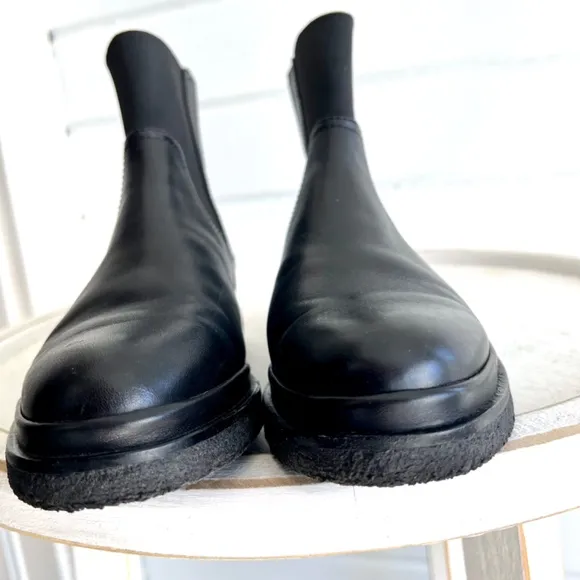 VINCE Litton Water Repellent Chelsea Boot on Black - EUC! - U.S. 8