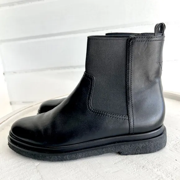 VINCE Litton Water Repellent Chelsea Boot on Black - EUC! - U.S. 8