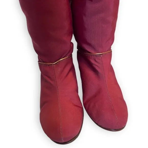 Vintage 1970's down filled maroon red knee high puffer boots pristine condition