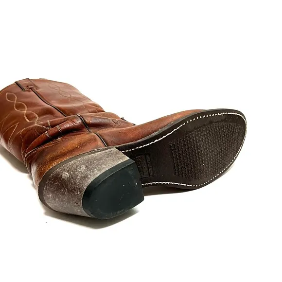 Vintage 1970s women’s rugged brown leather western style heeled cowboy boots