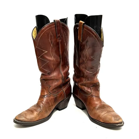 Vintage 1970s women’s rugged brown leather western style heeled cowboy boots