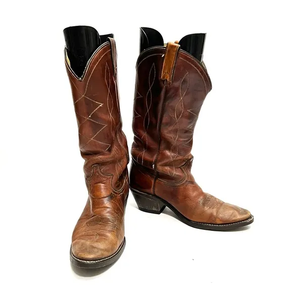 Vintage 1970s women’s rugged brown leather western style heeled cowboy boots
