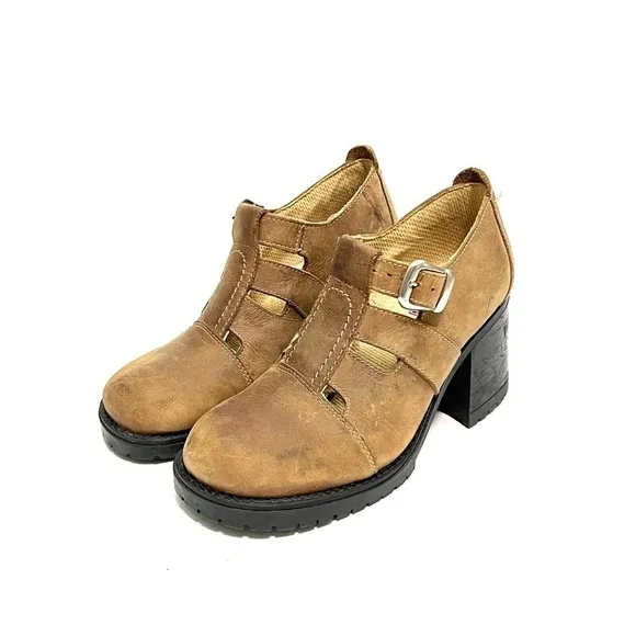 Vintage 1990s tan leather chunky keyhole cutout heeled Mary Jane shoes