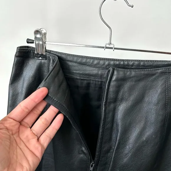 VINTAGE 90S BLACK GENUINE LEATHER MINI SKIRT SOPHISTICATED MINIMAL SIZE-8