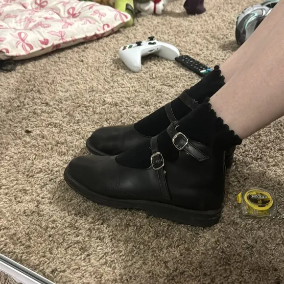 Vintage Classic Black Mary Jane Shoes with Flower
