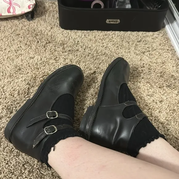 Vintage Classic Black Mary Jane Shoes with Flower