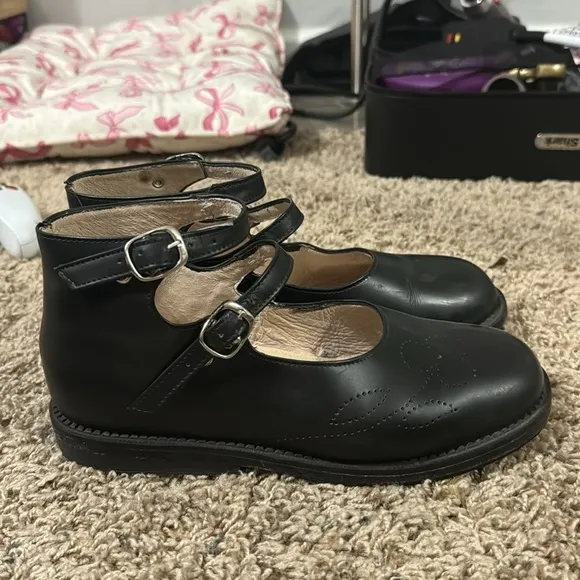 Vintage Classic Black Mary Jane Shoes with Flower