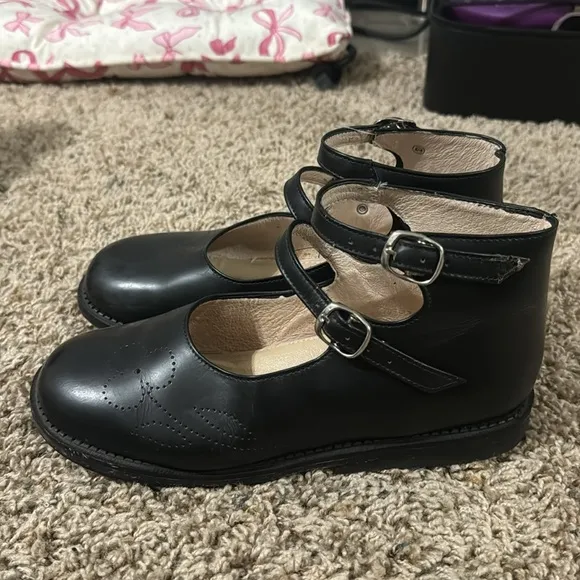 Vintage Classic Black Mary Jane Shoes with Flower