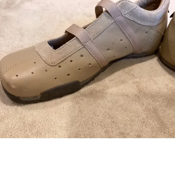 Vintage Diesel &quot;Doll&quot; Womens Leather Sneaker Size Womens US 7.5, UK 5.5, EU 38
