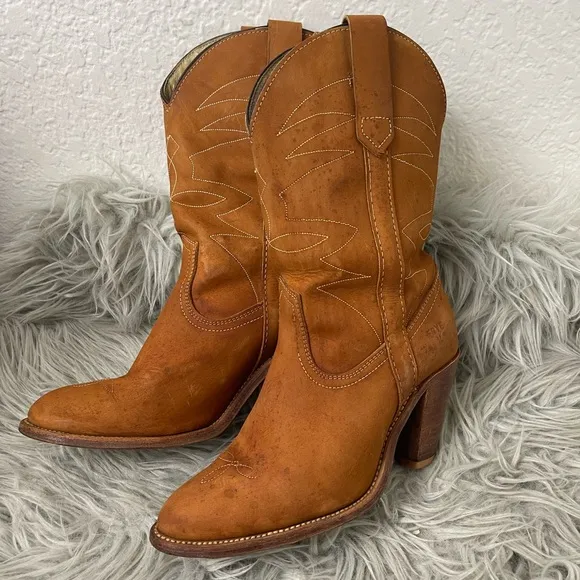 Vintage Frye heeled boots