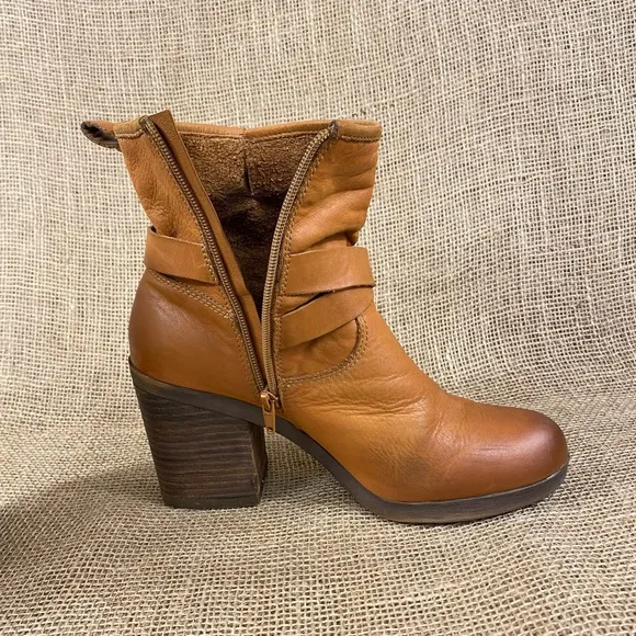 Vintage Lucky brand booties boots zip up buckle tan leather sz  9M