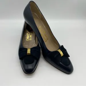 Vintage Salvatore Ferragamo Classic Minimalist Navy Blue Pumps 8 AAAA