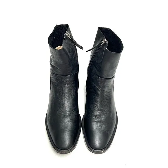 Vintage Y2K womens super soft black leather zip up ankle boots
