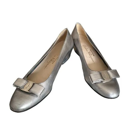 Vintage Salvatore Ferragamo Silver Flat Shoes -Sz 8 1/2
