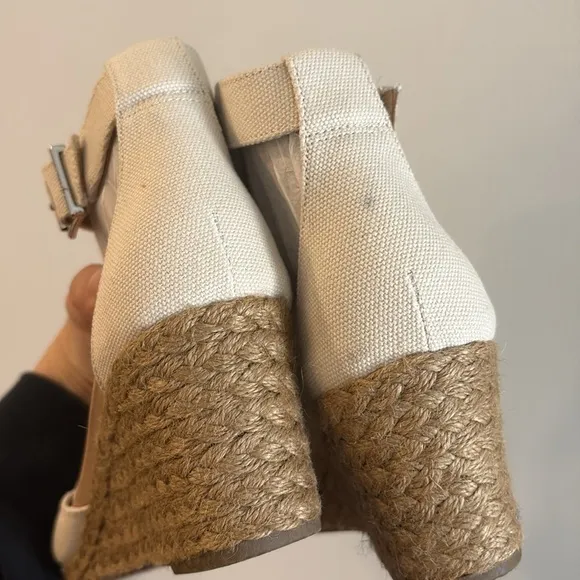 VIONIC canvas heeled espadrille beige white sandal closed toe 7 NWT