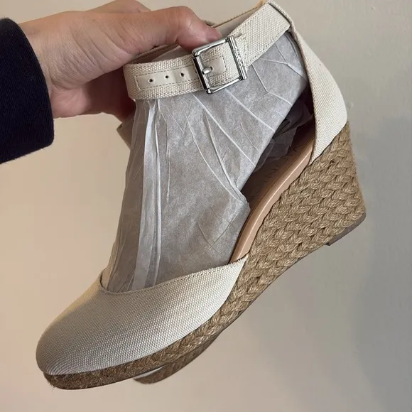VIONIC canvas heeled espadrille beige white sandal closed toe 7 NWT