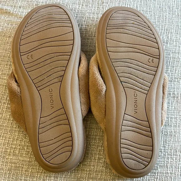 Vionic Lydia Terry Thong Slippers in Ginger Root Beige Arch Support Shoes Sz 8