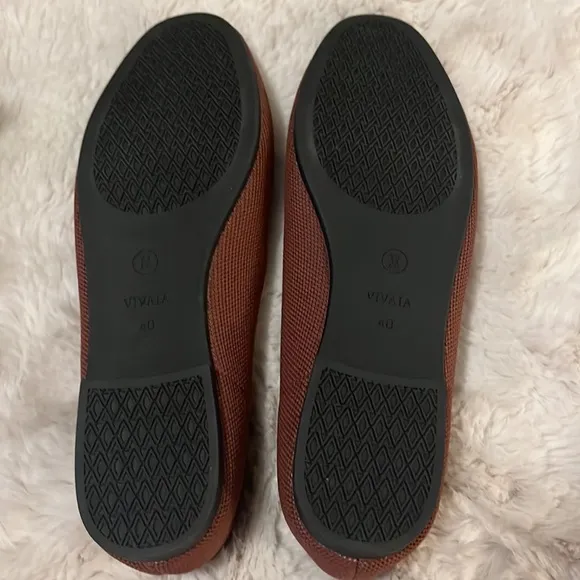 Vivaia Brown &amp; Cream Flat Slip On Shoes Sz 40 New Without Tags
