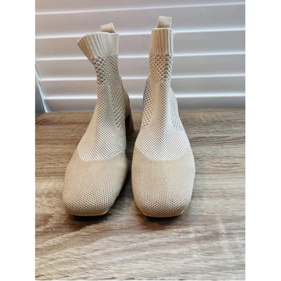 Vivaia Square-Toe Perforated Heeled Melissa Boots Cream Ivory Women's Size 35