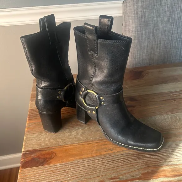 Vtg Aerosoles Black Leather Harness Moto Boots Square Toe Heel Size 5.5