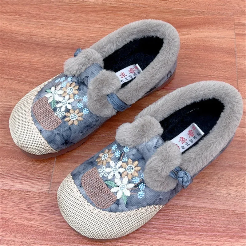 Winter New Chinese Style Embroidered Mom Shoes, Plush & Thickened Warm Women's Cotton Shoes, Beijing Style