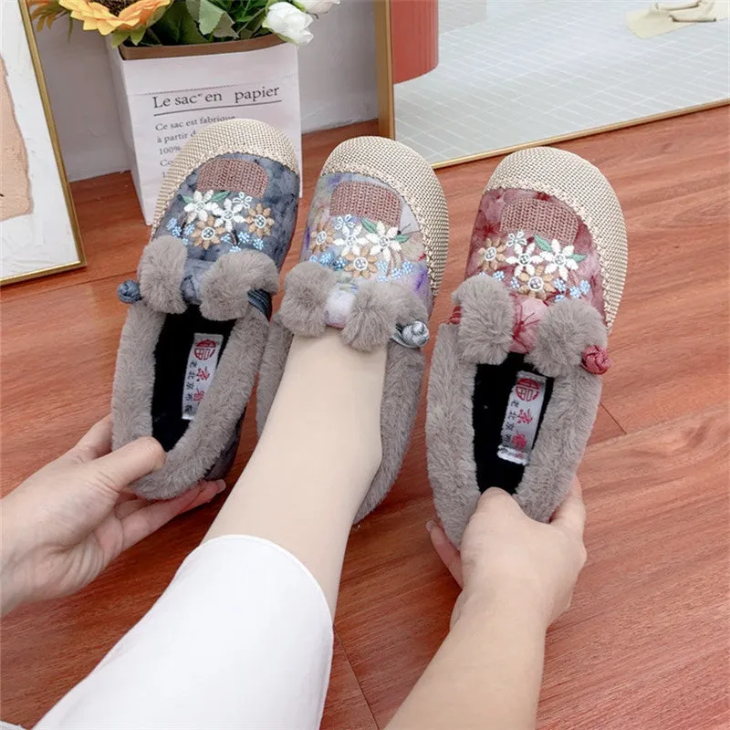 Winter New Chinese Style Embroidered Mom Shoes, Plush & Thickened Warm Women's Cotton Shoes, Beijing Style