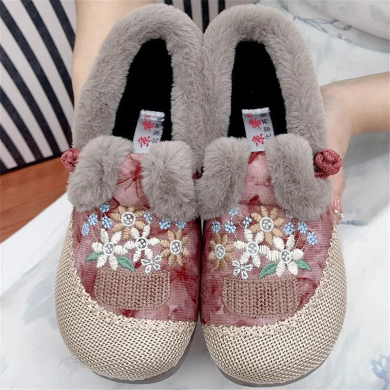 Winter New Chinese Style Embroidered Mom Shoes, Plush & Thickened Warm Women's Cotton Shoes, Beijing Style