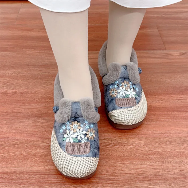 Winter New Chinese Style Embroidered Mom Shoes, Plush & Thickened Warm Women's Cotton Shoes, Beijing Style