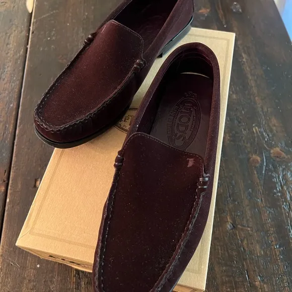 Women’s Authentic Tod’s Brown Suede Loafer Moccasin Flat