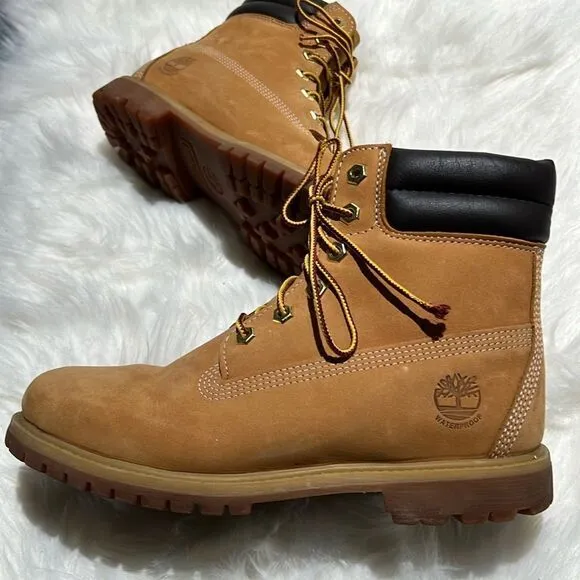 Women's Linden Wood Waterproof Lug Sole Boots Size 9.  B79