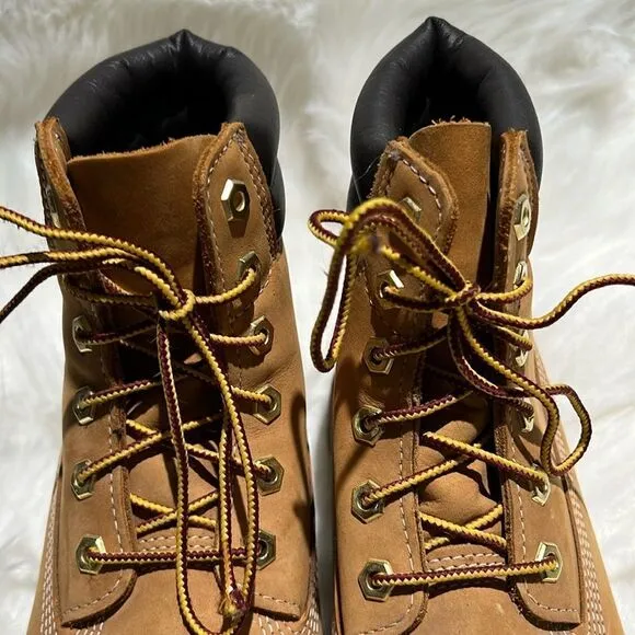 Women's Linden Wood Waterproof Lug Sole Boots Size 9.  B79