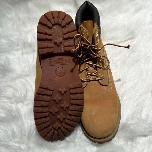 Women's Linden Wood Waterproof Lug Sole Boots Size 9.  B79