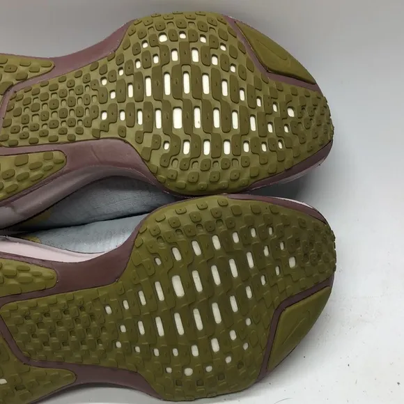 Womens Nike ZoomXInvincible Run FK 3 FN7997-005 Wide Tried on Without Box sz 6.5
