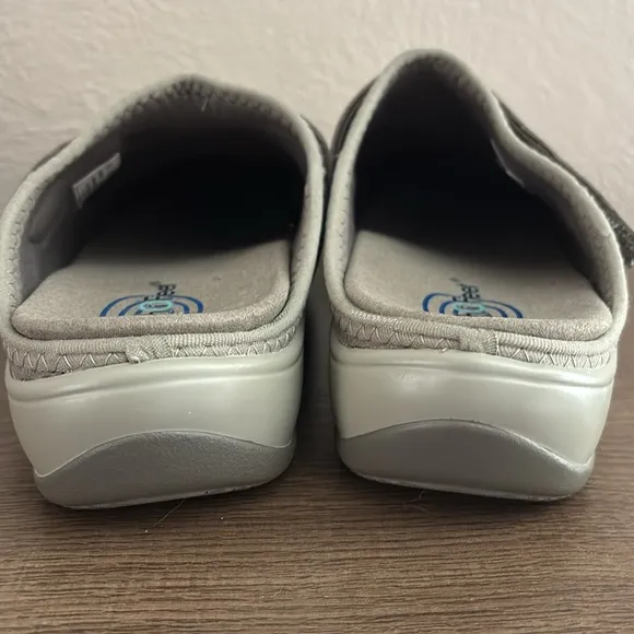 Women’s Orthofeet Louise Mule, Size 9.5 Wide