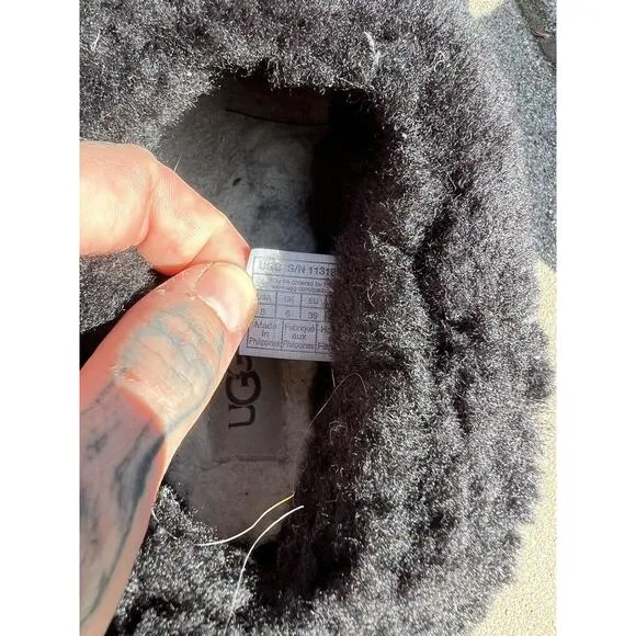 WOMENS SZ 8 BLACK UGG CLASSIC COZY BOOTIE SHEEPSKIN SHOES SLIPPERS EUC