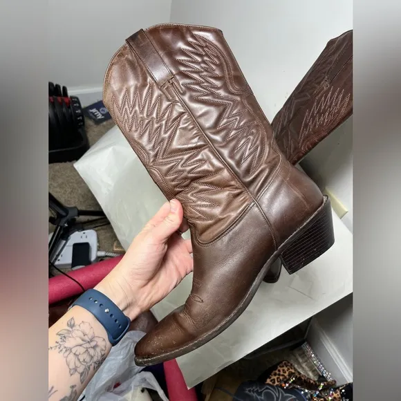 Womens sz 8M Matisse Chocolate Leather Point Toe Cowboy Western Pull Up Boots